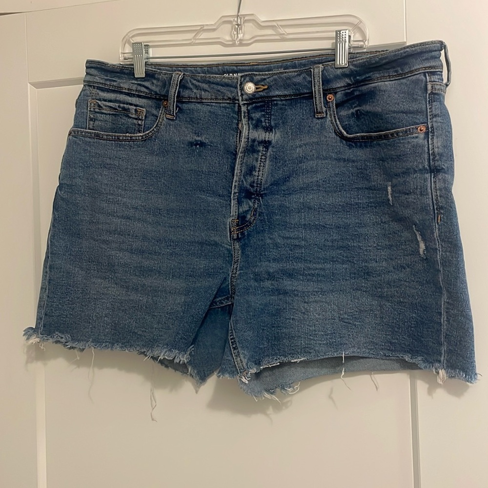 Old navy O.G. Straight Jean shorts with full button. High rise. Blue Jean.